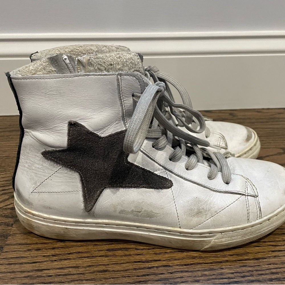Women’s piranha luxury brand sneakers!!! Like new!